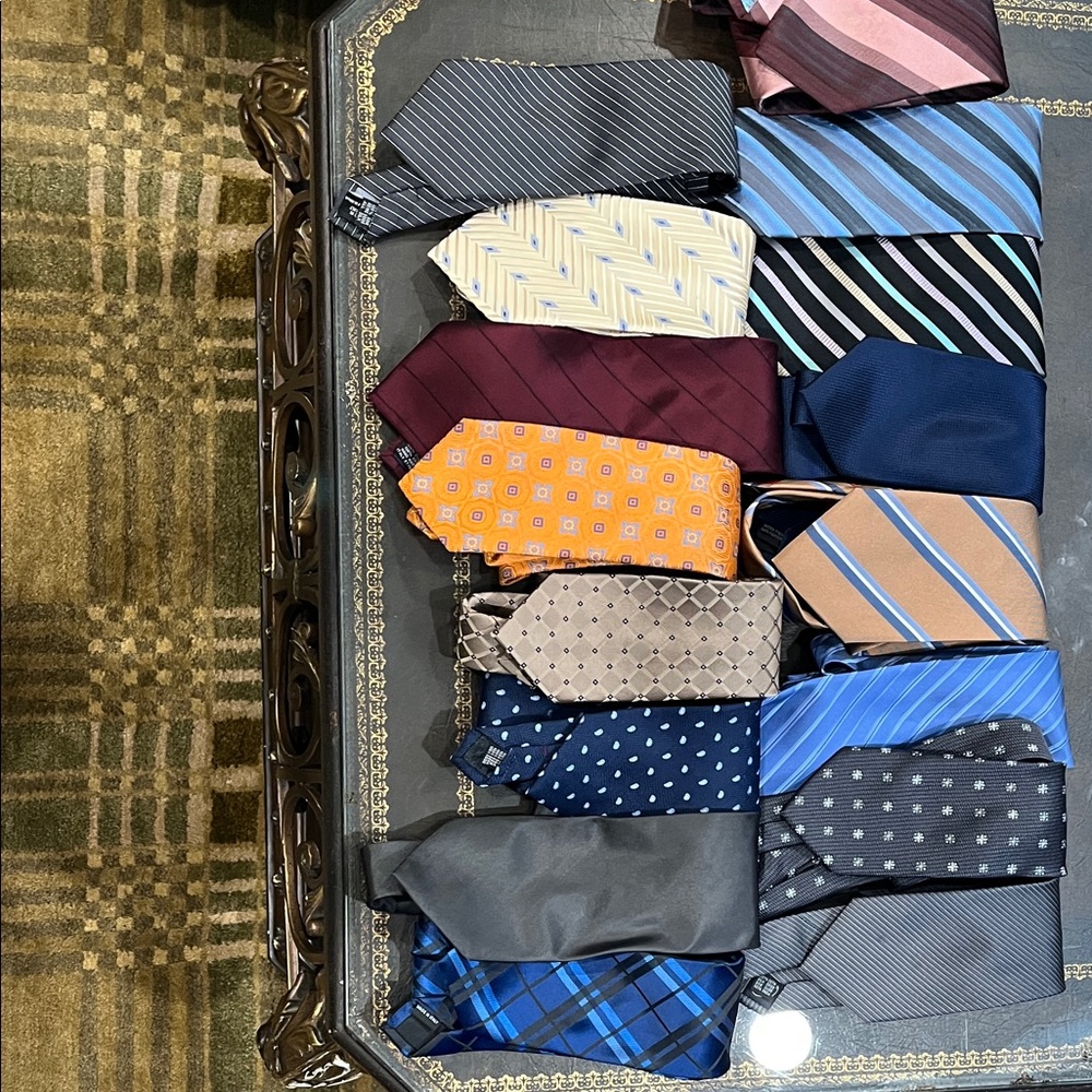 Elegant Men's Tie Collection. Bundle of 16 ties 
Some silk some Italian